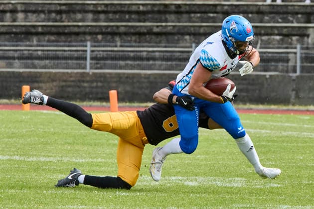 German Football League (GFL), Munich Cowboys vs Allgäu Comets, Munich Cowboys, Allgäu Comets, 2026-06-06 in München (Städtisches Stadion an der Dantestraße (Dantestation)) QUIGLEY Gabriel (Allgäu Comets WR Nr7-ALC7), ROEBUCK Jonathan (Munich Cowboys Defence Back (DB) Nr8-MUC8) sportworld München Städtisches Stadion an der Dant Bayern Deutschland