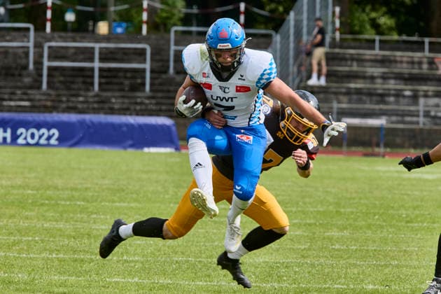 German Football League (GFL), Munich Cowboys vs Allgäu Comets, Munich Cowboys, Allgäu Comets, 2026-06-06 in München (Städtisches Stadion an der Dantestraße (Dantestation)) QUIGLEY Gabriel (Allgäu Comets WR Nr7-ALC7), ENGLMANN Vinzent (Munich Cowboys Linebacker (LB) Nr57-MUC57) sportworld München Städtisches Stadion an der Dant Bayern Deutschland