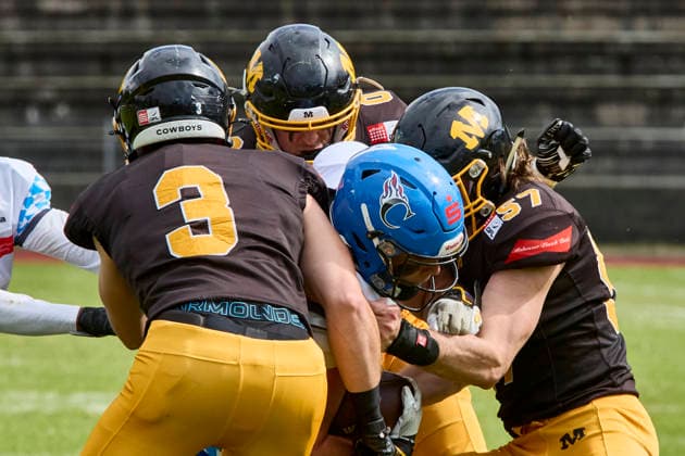 German Football League (GFL), Munich Cowboys vs Allgäu Comets, Munich Cowboys, Allgäu Comets, 2026-06-06 in München (Städtisches Stadion an der Dantestraße (Dantestation)) QUIGLEY Gabriel (Allgäu Comets WR Nr7-ALC7), ENGLMANN Vinzent (Munich Cowboys Linebacker (LB) Nr57-MUC57), HUBER Franz (Munich Cowboys Defence Back (DB) Nr3-MUC3), TARANTINO Peter (Munich Cowboys Defence Back (DB) Nr0-MUC0) sportworld München Städtisches Stadion an der Dant Bayern Deutschland