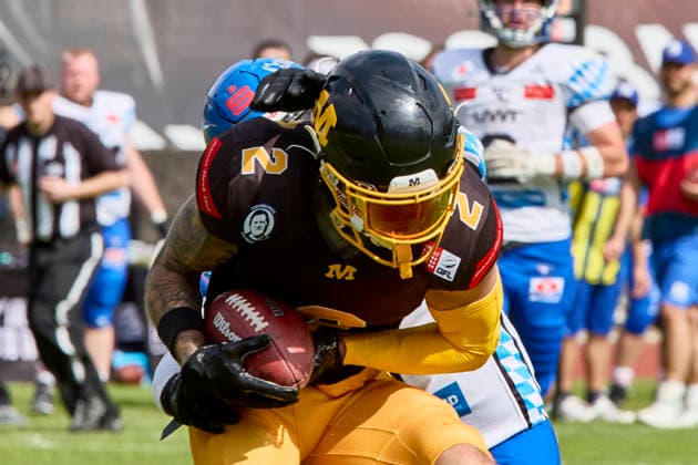 German Football League (GFL), Munich Cowboys vs Allgäu Comets, Munich Cowboys, Allgäu Comets, 2026-06-06 in München (Städtisches Stadion an der Dantestraße (Dantestation)) Touchdown Munich Cowboys BOCCELLA Gabriel (Munich Cowboys Wide Receiver (WR) Nr2-MUC2), LIPSEY Chris (Allgäu Comets RB DB Nr1-ALC1) sportworld München Städtisches Stadion an der Dant Bayern Deutschland