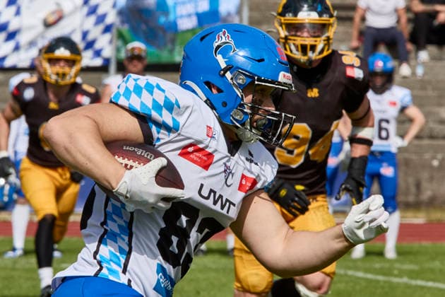 German Football League (GFL), Munich Cowboys vs Allgäu Comets, Munich Cowboys, Allgäu Comets, 2026-06-06 in München (Städtisches Stadion an der Dantestraße (Dantestation)) KNOOP Leon (Allgäu Comets TE Nr83-ALC83) sportworld München Städtisches Stadion an der Dant Bayern Deutschland