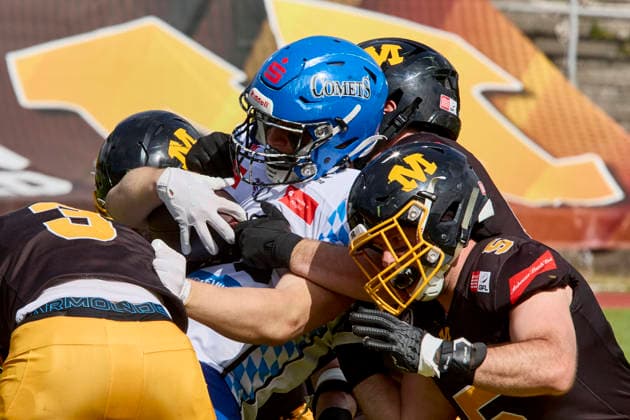 German Football League (GFL), Munich Cowboys vs Allgäu Comets, Munich Cowboys, Allgäu Comets, 2026-06-06 in München (Städtisches Stadion an der Dantestraße (Dantestation)) KNOOP Leon (Allgäu Comets TE Nr83-ALC83), HUBER Franz (Munich Cowboys Defence Back (DB) Nr3-MUC3), von GÜLTLINGEN Jan-Philipp (Munich Cowboys Defence Back (DB) Nr1-MUC1), KLINGSHIRN Nicolas (Munich Cowboys Linebacker (LB) Nr5-MUC5) sportworld München Städtisches Stadion an der Dant Bayern Deutschland