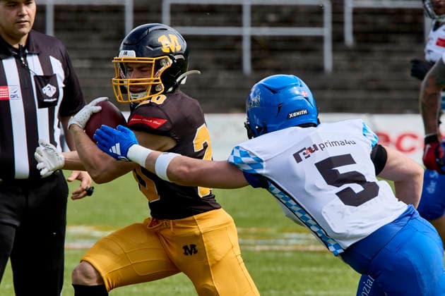 German Football League (GFL), Munich Cowboys vs Allgäu Comets, Munich Cowboys, Allgäu Comets, 2026-06-06 in München (Städtisches Stadion an der Dantestraße (Dantestation)) Touchdown Munich Cowboys MAYER Maximilian (Munich Cowboys Running Back (RB) Nr20-MUC20), ANDERSEN Steven (Allgäu Comets DB Nr5-ALC5) sportworld München Städtisches Stadion an der Dant Bayern Deutschland