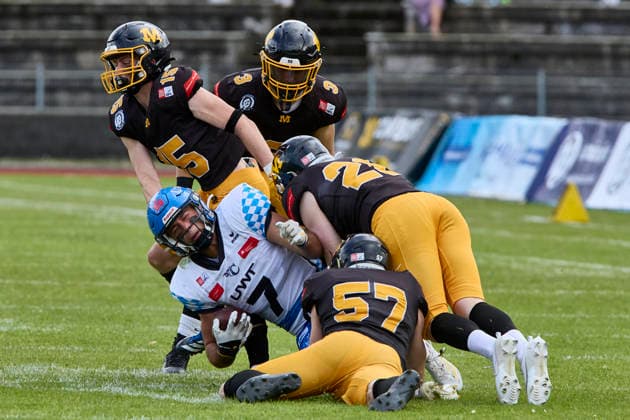 German Football League (GFL), Munich Cowboys vs Allgäu Comets, Munich Cowboys, Allgäu Comets, 2026-06-06 in München (Städtisches Stadion an der Dantestraße (Dantestation)) QUIGLEY Gabriel (Allgäu Comets WR Nr7-ALC7), HECKMANN Nils (Munich Cowboys Defence Back (DB) Nr15-MUC15), HUBER Franz (Munich Cowboys Defence Back (DB) Nr3-MUC3), BUCHBERGER Moritz (Munich Cowboys Defence Back (DB) Nr26-MUC26), ENGLMANN Vinzent (Munich Cowboys Linebacker (LB) Nr57-MUC57) sportworld München Städtisches Stadion an der Dant Bayern Deutschland