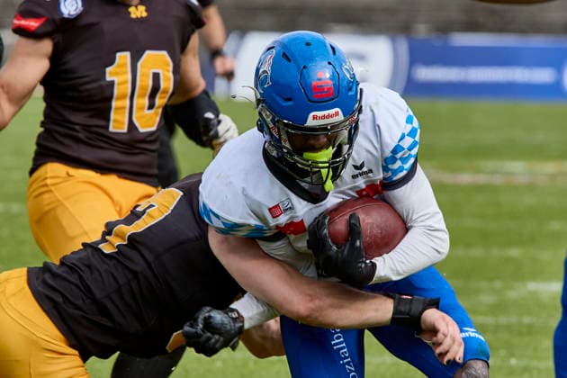 German Football League (GFL), Munich Cowboys vs Allgäu Comets, Munich Cowboys, Allgäu Comets, 2026-06-06 in München (Städtisches Stadion an der Dantestraße (Dantestation)) Touchdown Allgäu Comets LIPSEY Chris (Allgäu Comets RB DB Nr1-ALC1), ENGLMANN Vinzent (Munich Cowboys Linebacker (LB) Nr57-MUC57) sportworld München Städtisches Stadion an der Dant Bayern Deutschland