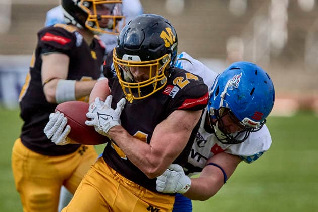 German Football League (GFL), Munich Cowboys vs Allgäu Comets, Munich Cowboys, Allgäu Comets, 2026-06-06 in München (Städtisches Stadion an der Dantestraße (Dantestation)) OTHMANN-KHALDUN Mustafa (Munich Cowboys Running Back (RB) Nr24-MUC24), BOEHNCKE Henry (Allgäu Comets DL Nr97-ALC97) sportworld München Städtisches Stadion an der Dant Bayern Deutschland