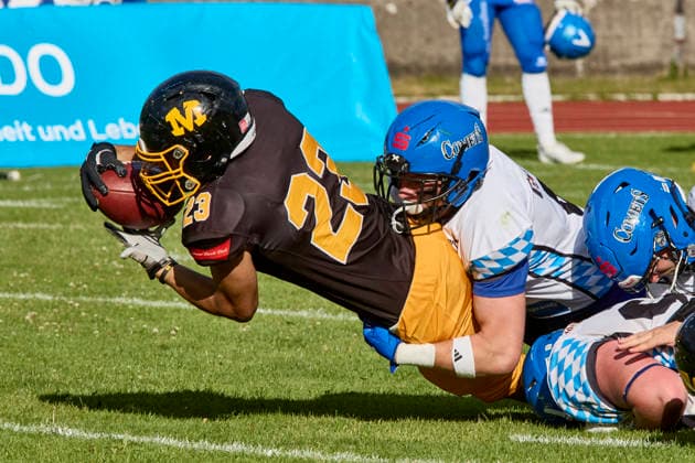 German Football League (GFL), Munich Cowboys vs Allgäu Comets, Munich Cowboys, Allgäu Comets, 2026-06-06 in München (Städtisches Stadion an der Dantestraße (Dantestation)) GÖKCE Emre (Munich Cowboys Running Back (RB) Nr23-MUC23), MORADI Daniel (Allgäu Comets LB Nr6-ALC6) sportworld München Städtisches Stadion an der Dant Bayern Deutschland