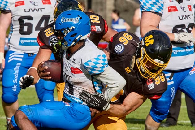 German Football League (GFL), Munich Cowboys vs Allgäu Comets, Munich Cowboys, Allgäu Comets, 2026-06-06 in München (Städtisches Stadion an der Dantestraße (Dantestation)) LIPSEY Chris (Allgäu Comets RB DB Nr1-ALC1), BOURAIMA Samy (Munich Cowboys Defence Line (DL) Nr96-MUC96) sportworld München Städtisches Stadion an der Dant Bayern Deutschland