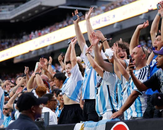 June 6, 2026, College Station, Texas, USA: Argentina fans do the wave during an International Friendly, Länderspiel, Nationalmannschaft soccer match between Argentina and Honduras at Kyle Field in College Station, TX, Saturday, June 6, 2026. Soccer 2026: Argentina 2:0 Honduras  - ZUMAa325 20260606_zsa_a325_006 Copyright: xDavidxBalleringxIix