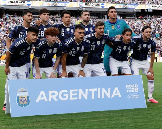 June 6, 2026, College Station, Texas, USA: The starting eleven of the ARGENTINA national soccer team pose for a group photo in front of a banner before an International Friendly, Länderspiel, Nationalmannschaft soccer match between Argentina and Honduras at Kyle Field in College Station, TX, Saturday, June 6, 2026. Soccer 2026: Argentina 2:0 Honduras  - ZUMAa325 20260606_zsa_a325_012 Copyright: xDavidxBalleringxIix