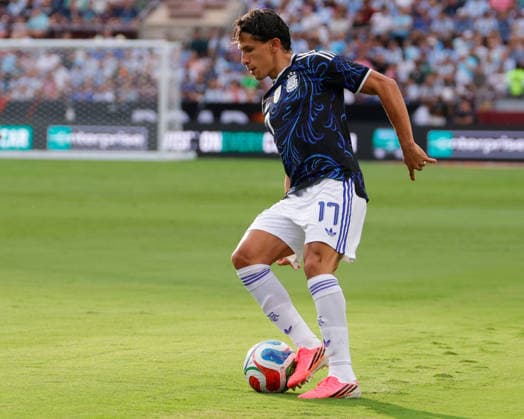 June 6, 2026, College Station, Texas, USA: Argentina forward GIULIANO SIMEONE (17) kicks the ball during an International Friendly, Länderspiel, Nationalmannschaft soccer match between Argentina and Honduras at Kyle Field in College Station, TX, Saturday, June 6, 2026. Soccer 2026: Argentina 2:0 Honduras  - ZUMAa325 20260606_zsa_a325_018 Copyright: xDavidxBalleringxIix