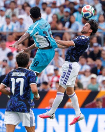 June 6, 2026, College Station, Texas, USA: Argentina defender NICOLoÂS TAGLIAFICO (3) heads the balll while defended by Honduras forward DERECK MONCADA (18) during an International Friendly, Länderspiel, Nationalmannschaft soccer match between Argentina and Honduras at Kyle Field in College Station, TX, Saturday, June 6, 2026. Soccer 2026: Argentina 2:0 Honduras  - ZUMAa325 20260606_zsa_a325_020 Copyright: xDavidxBalleringxIix