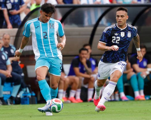 June 6, 2026, College Station, Texas, USA: Honduras defender DENIL MALDONADO (2) kicks the ball in front of Argentina forward LAUTARO MARToÂNEZ (22) during an International Friendly, Länderspiel, Nationalmannschaft soccer match between Argentina and Honduras at Kyle Field in College Station, TX, Saturday, June 6, 2026. Soccer 2026: Argentina 2:0 Honduras  - ZUMAa325 20260606_zsa_a325_022 Copyright: xDavidxBalleringxIix