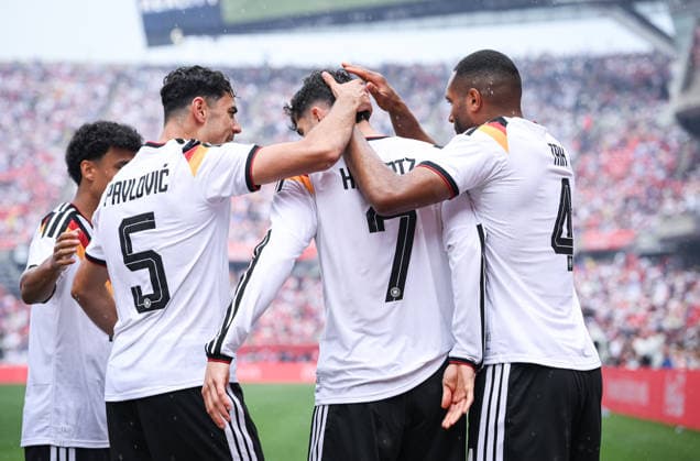 Fussball WM 2026 Testspiel im Chicago 06.06.2026 USA - Deutschland JUBEL Deutschland; Torschuetze zum 0-1 Kai Havertz (Mitte) umarmt von Jonathan Tah (re) und Aleksandar Pavlovic (li)