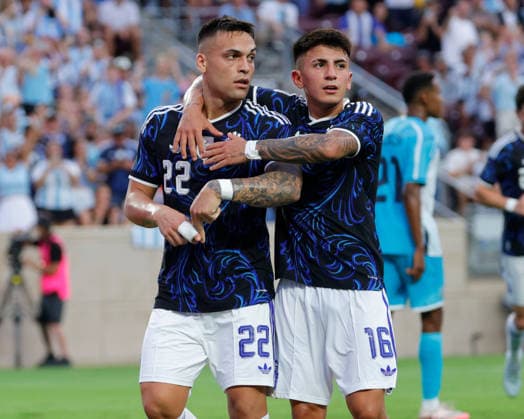June 6, 2026, College Station, Texas, USA: Argentina forward LAUTARO MARToÂNEZ (22) celebrates a goal with Argentina forward THIAGO ALMADA (16) during an International Friendly, Länderspiel, Nationalmannschaft soccer match between Argentina and Honduras at Kyle Field in College Station, TX, Saturday, June 6, 2026. Soccer 2026: Argentina 2:0 Honduras  - ZUMAa325 20260606_zsa_a325_033 Copyright: xDavidxBalleringxIix