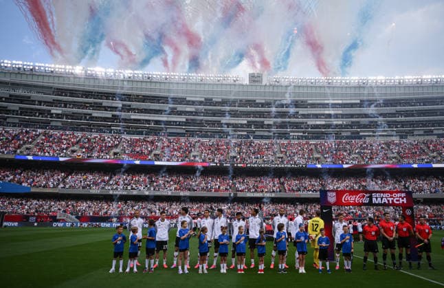 Fussball WM 2026 Testspiel im Chicago 06.06.2026 USA - Deutschland Teambild Deutschland bei der Nationalhymne; Leroy Sane, Florian Wirtz, Kai Havertz, Jamal Musiala, Aleksandar Pavlovic, Nathaniel Brown, Felix Nmecha, Jonathan Tah, Nico Schlotterbeck, Nico Schlotterbeck und Joshua Kimmich (v.li.)