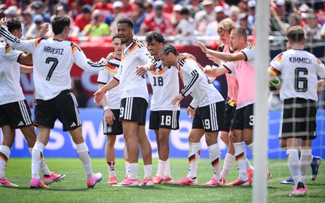 Fussball WM 2026 Testspiel im Chicago 06.06.2026 USA - Deutschland TEAMJUBEL Deutschland; Kai Havertz, Florian Wirtz, Felix Nmecha, Nathaniel Brown, Torschuetze zum 1-2 Siegtreffer Leroy Sane, Nick Woltemade und Waldemar Anton (v.li.)