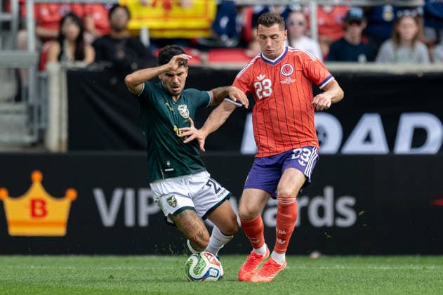 June 6, 2026, Harrison, Nj, United States: Lyndon Dykes (23) of Scotland battles for possession with Miguel Terceros (20) of Bolivia during an International Friendly, Länderspiel, Nationalmannschaft match. Scotland 4:0 Bolivia Harrison United States - ZUMAs197 20260606_aaa_s197_490 Copyright: xRonxSmitsx