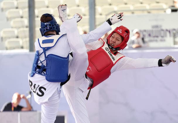 (260607) -- ROME, June 7, 2026 -- Mu Wenzhe (R) of China competes with Anastasiia Kosmycheva of Russia during their women s +67kg semifinal match at Roma 2026 World Taekwondo Grand Prix in Rome, Italy, June 6, 2026. ) (SP)ITALY-ROME-TAEKWONDO-ROMA 2026 GRAND PRIX-WOMEN S +67KG LixJing 