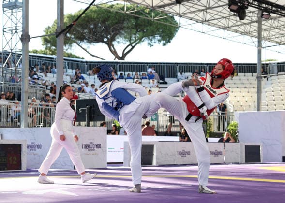 (260607) -- ROME, June 7, 2026 -- Mu Wenzhe (R) of China competes with Anastasiia Kosmycheva of Russia during their women s +67kg semifinal match at Roma 2026 World Taekwondo Grand Prix in Rome, Italy, June 6, 2026. ) (SP)ITALY-ROME-TAEKWONDO-ROMA 2026 GRAND PRIX-WOMEN S +67KG LixJing 
