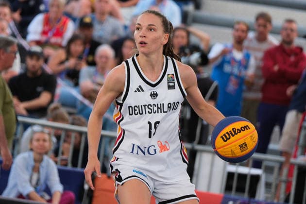 June 6, 2026, Warsaw, Masovian Voivodeship, Poland: Germany s BRITTA CHRISTIN DAUB (19) in action during a FIBA 3x3 Basketball World Cup women s quarter-final game between Germany and Azerbaijan in Warsaw, Poland. Warsaw Poland - ZUMAk204 20260606_zip_k204_068 Copyright: xRomanxKozielx