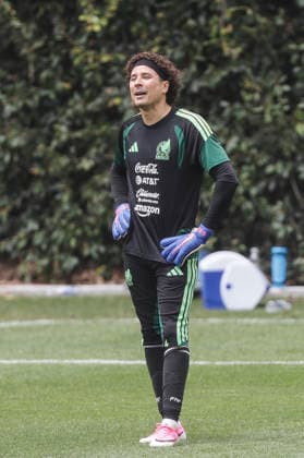 (260607) -- MEXICO CITY, June 7, 2026 -- Goalkeeper Guillermo Ochoa of the Mexican national football team reacts during a team s open training session for the FIFA World Cup, WM, Weltmeisterschaft, Fussball 2026 in Mexico City, Mexico, on June 6, 2026. (Photo by Xinhua) (SP)MEXICO-MEXICO CITY-FOOTBALL-FIFA WORLD CUP-MEXICO TEAM TRAINING FranciscoxCanedo 