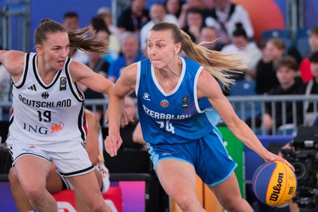 June 6, 2026, Warsaw, Masovian Voivodeship, Poland: Germany s BRITTA CHRISTIN DAUB (19) and Azerbaijan s ALEXANDRA MOLLENHAUER (24) in action during a FIBA 3x3 Basketball World Cup women s quarter-final game between Germany and Azerbaijan in Warsaw, Poland. Warsaw Poland - ZUMAk204 20260606_zip_k204_070 Copyright: xRomanxKozielx