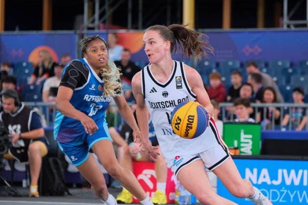 June 6, 2026, Warsaw, Masovian Voivodeship, Poland: Germany s BRITTA CHRISTIN DAUB (19) and Azerbaijan s ARICA CARTER (23) in action during a FIBA 3x3 Basketball World Cup women s quarter-final game between Germany and Azerbaijan in Warsaw, Poland. Warsaw Poland - ZUMAk204 20260606_zip_k204_071 Copyright: xRomanxKozielx