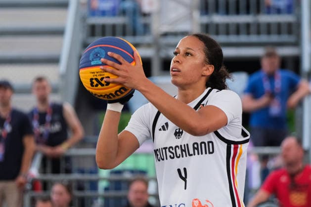 June 6, 2026, Warsaw, Masovian Voivodeship, Poland: Germany s LAURA ZOLPER (4) takes a free throw during a FIBA 3x3 Basketball World Cup women s quarter-final game between Germany and Azerbaijan in Warsaw, Poland. Warsaw Poland - ZUMAk204 20260606_zip_k204_074 Copyright: xRomanxKozielx