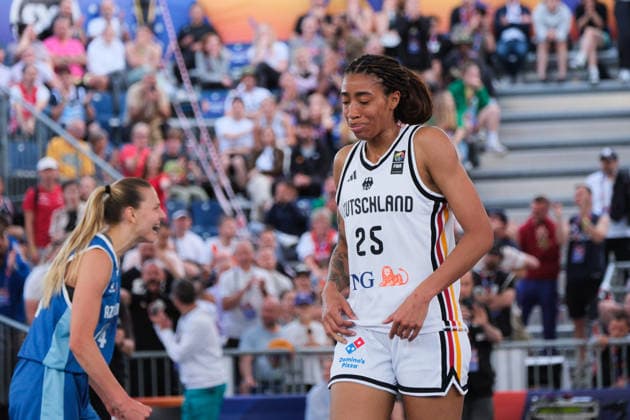 June 6, 2026, Warsaw, Masovian Voivodeship, Poland: Germany s AMA DEGBEON (25) cries in defeat as Azerbaijan s ALEXANDRA MOLLENHAUER (24) celebrates victory at the end of a FIBA 3x3 Basketball World Cup women s quarter-final game between Germany and Azerbaijan in Warsaw, Poland. Warsaw Poland - ZUMAk204 20260606_zip_k204_081 Copyright: xRomanxKozielx