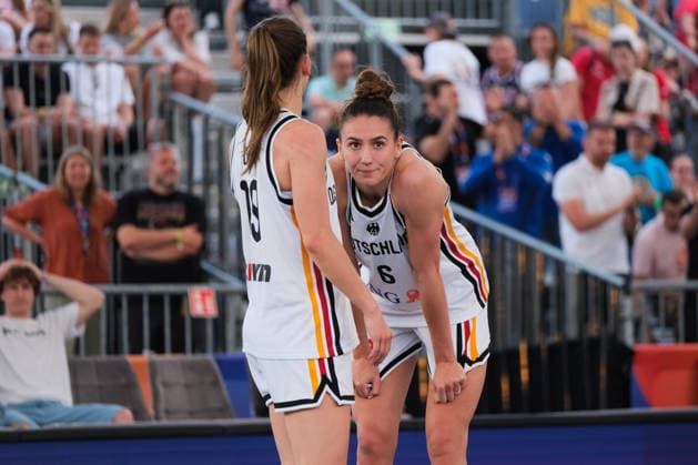 June 6, 2026, Warsaw, Masovian Voivodeship, Poland: Germany s MARIE REICHERT (6) and BRITTA CHRISTIN DAUB (19) contemplate defeat at the end of a FIBA 3x3 Basketball World Cup women s quarter-final game between Germany and Azerbaijan in Warsaw, Poland. Warsaw Poland - ZUMAk204 20260606_zip_k204_082 Copyright: xRomanxKozielx