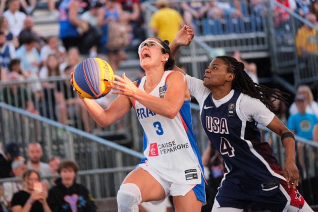 June 6, 2026, Warsaw, Masovian Voivodeship, Poland: France s HORTENSE LIMOUZIN (3) and USA s MILAYSIA FULWILEY (4) in action during a FIBA 3x3 Basketball World Cup women s quarter-final game between France and USA in Warsaw, Poland. Basketball 2026: FIBA 3x3 World Cup Women s Quarterfinal: United States 18:16 France  - ZUMAk204 20260606_zip_k204_091 Copyright: xRomanxKozielx