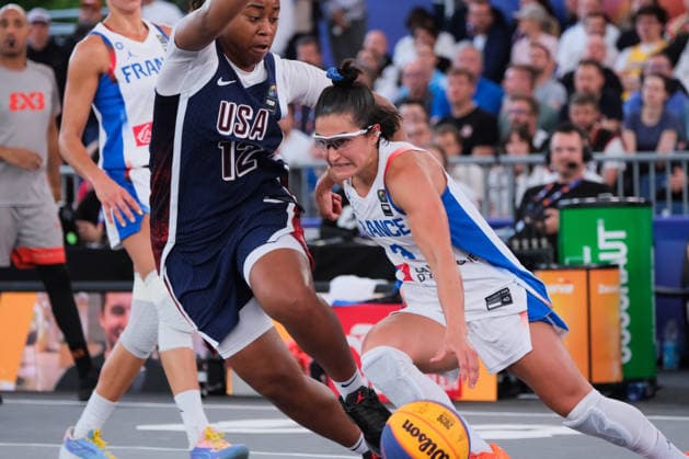 June 6, 2026, Warsaw, Masovian Voivodeship, Poland: France s HORTENSE LIMOUZIN (3) and USA s MIKAYLAH WILLIAMS (12) in action during a FIBA 3x3 Basketball World Cup women s quarter-final game between France and USA in Warsaw, Poland. Basketball 2026: FIBA 3x3 World Cup Women s Quarterfinal: United States 18:16 France  - ZUMAk204 20260606_zip_k204_096 Copyright: xRomanxKozielx