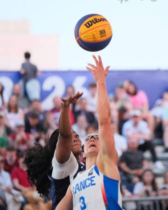 June 6, 2026, Warsaw, Masovian Voivodeship, Poland: France s HORTENSE LIMOUZIN (3) and USA s SAHARA WILLIAMS (6) in action during a FIBA 3x3 Basketball World Cup women s quarter-final game between France and USA in Warsaw, Poland. Basketball 2026: FIBA 3x3 World Cup Women s Quarterfinal: United States 18:16 France  - ZUMAk204 20260606_zip_k204_103 Copyright: xRomanxKozielx