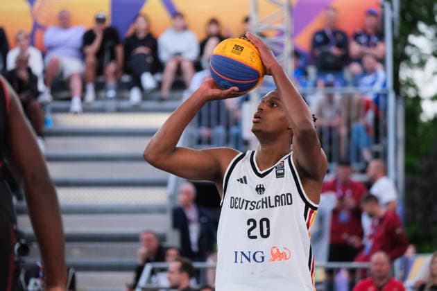June 6, 2026, Warsaw, Masovian Voivodeship, Poland: Germany s FABIAN GIESSMANN (20) takes a free throw during a FIBA 3x3 Basketball World Cup men s quarter-final game between Germany and Austria in Warsaw, Poland. Basketball 2026: FIBA 3x3 World Cup Men s Quarterfinal: Germany 21:19 Austria  - ZUMAk204 20260606_zip_k204_108 Copyright: xRomanxKozielx