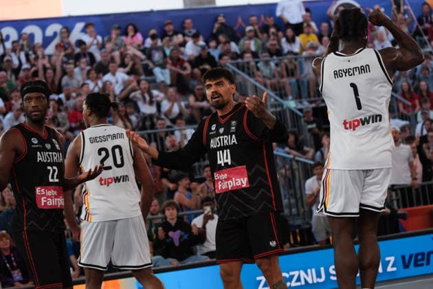 June 6, 2026, Warsaw, Masovian Voivodeship, Poland: Austria s FABIO SOHNEL (44) and QUINCY DIGGS (22) dispute a call by the referee as Germany s DENZEL AGYEMAN (1) and FABIAN GIESSMANN (20) walk away during a FIBA 3x3 Basketball World Cup men s quarter-final game between Germany and Austria in Warsaw, Poland. Basketball 2026: FIBA 3x3 World Cup Men s Quarterfinal: Germany 21:19 Austria  - ZUMAk204 20260606_zip_k204_118 Copyright: xRomanxKozielx