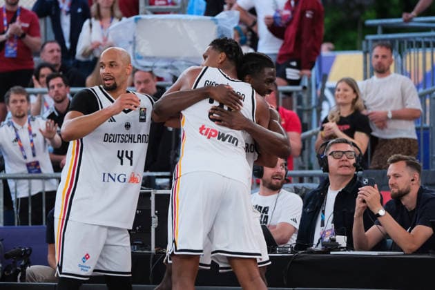 June 6, 2026, Warsaw, Masovian Voivodeship, Poland: Germany s DENZEL AGYEMAN (1), FABIAN GIESSMANN (20), and KEVIN BRYANT (44) celebrate victory at the end of a FIBA 3x3 Basketball World Cup men s quarter-final game between Germany and Austria in Warsaw, Poland. Basketball 2026: FIBA 3x3 World Cup Men s Quarterfinal: Germany 21:19 Austria  - ZUMAk204 20260606_zip_k204_119 Copyright: xRomanxKozielx