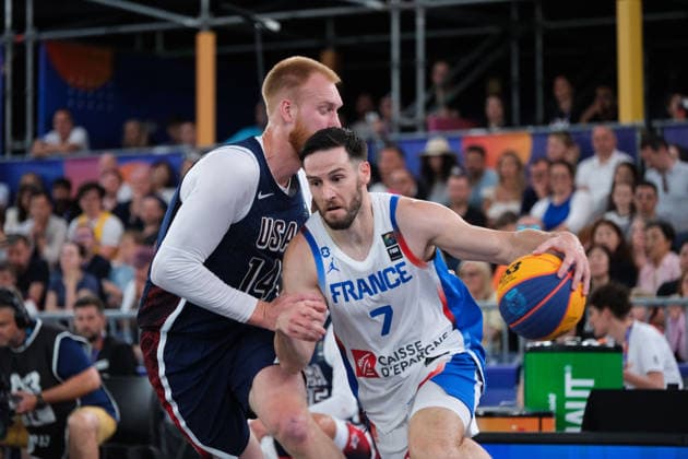 June 6, 2026, Warsaw, Masovian Voivodeship, Poland: France s HUGO SUHARD (7) and USA s MITCH HAHN (14) in action during a FIBA 3x3 Basketball World Cup men s quarter-final game between France and USA in Warsaw, Poland. Basketball 2026: FIBA 3x3 World Cup Men s Quarterfinal: France 14:11 United States  - ZUMAk204 20260606_zip_k204_131 Copyright: xRomanxKozielx