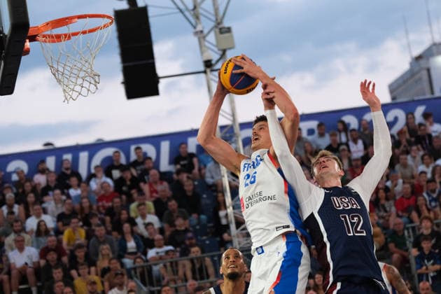 June 6, 2026, Warsaw, Masovian Voivodeship, Poland: France s JULES RAMBAUT (26) and USA s HENRY CARUSO (12) in action during a FIBA 3x3 Basketball World Cup men s quarter-final game between France and USA in Warsaw, Poland. Basketball 2026: FIBA 3x3 World Cup Men s Quarterfinal: France 14:11 United States  - ZUMAk204 20260606_zip_k204_135 Copyright: xRomanxKozielx