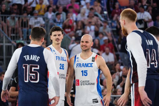 June 6, 2026, Warsaw, Masovian Voivodeship, Poland: France s JULES RAMBAUT (26) and ALEX VIALARET (15) approach USA s DYLAN TRAVIS (15) and MITCH HAHN (14) to shake hands at the end of a FIBA 3x3 Basketball World Cup men s quarter-final game between France and USA in Warsaw, Poland. Basketball 2026: FIBA 3x3 World Cup Men s Quarterfinal: France 14:11 United States  - ZUMAk204 20260606_zip_k204_138 Copyright: xRomanxKozielx