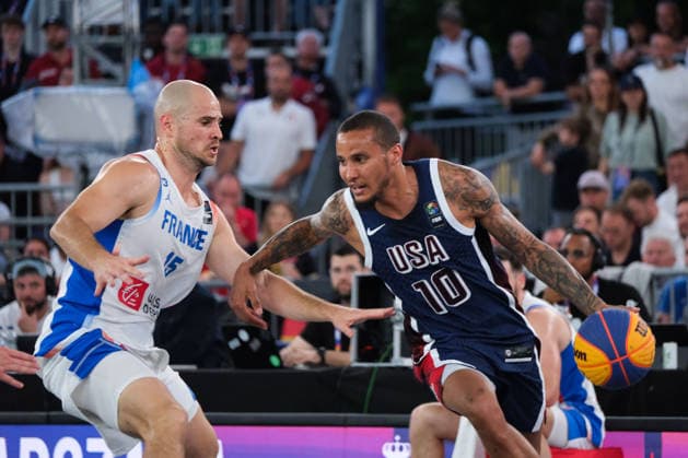June 6, 2026, Warsaw, Masovian Voivodeship, Poland: France s ALEX VIALARET (15) and USA s JAMES PARROTT (10) in action during a FIBA 3x3 Basketball World Cup men s quarter-final game between France and USA in Warsaw, Poland. Warsaw Poland - ZUMAk204 20260606_zip_k204_132 Copyright: xRomanxKozielx