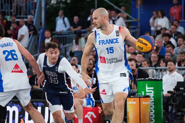 June 6, 2026, Warsaw, Masovian Voivodeship, Poland: France s ALEX VIALARET (15) and USA s DYLAN TRAVIS (15) in action during a FIBA 3x3 Basketball World Cup men s quarter-final game between France and USA in Warsaw, Poland. Warsaw Poland - ZUMAk204 20260606_zip_k204_134 Copyright: xRomanxKozielx