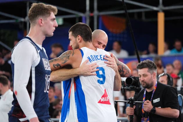 June 6, 2026, Warsaw, Masovian Voivodeship, Poland: France s EMMANUEL MONCEAU (9) and ALEX VIALARET (15) hug in victory as USA s HENRY CARUSO (12) walks by defeated at the end of a FIBA 3x3 Basketball World Cup men s quarter-final game between France and USA in Warsaw, Poland. Warsaw Poland - ZUMAk204 20260606_zip_k204_140 Copyright: xRomanxKozielx