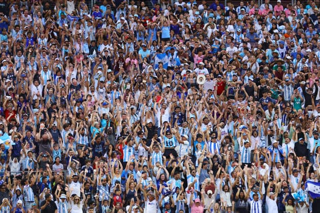 Argentine fans cheer in a friendly match ahead of the 2026 FIFA World Cup, WM, Weltmeisterschaft, Fussball between Argentina and Honduras at Kyle Field in Texas, United States, 06 June 2026. Friendly match prior to the 2026 World Cup: Argentina - Honduras !ACHTUNG: NUR REDAKTIONELLE NUTZUNG!  Copyright: xCARLOSxRAMIREZx AME9258 20260607-55020523163_1