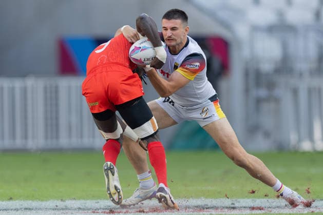 Deutschland - Kenia, SVNS Rugby World Championship, WM, Weltmeisterschaft Bennet Veil (Deutschland, 68) attackiert den ballführenden Samuel Mosiori Asati (Kenia, 9). Halbfinale um Platz 9 zwischen Deutschland und Kenia. Drittes Turnier der SVNS World Championship, Siebener-Rugby WM vom 5. bis 7. Juni 2026 in Bordeaux (Frankreich). Tag 2, 6. Juni 2026., Bordeaux Region Nouvelle-Aquitaine Frankreich Stade Atlantique