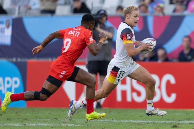 Deutschland - Kenia, SVNS Rugby World Championship, WM, Weltmeisterschaft Wolfram Hacker (Deutschland, 17) wird von Samuel Mosiori Asati (Kenia, 9) verfolgt. Halbfinale um Platz 9 zwischen Deutschland und Kenia. Drittes Turnier der SVNS World Championship, Siebener-Rugby WM vom 5. bis 7. Juni 2026 in Bordeaux (Frankreich). Tag 2, 6. Juni 2026., Bordeaux Region Nouvelle-Aquitaine Frankreich Stade Atlantique