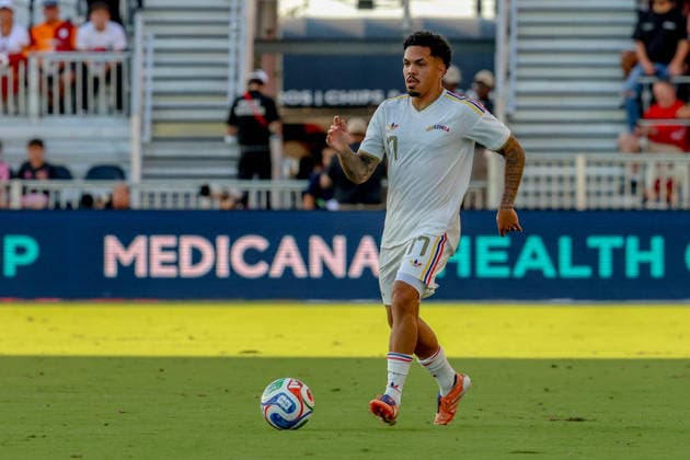 FORT LAUDERDALE, FL - JUNE 06: Venezuela forward Gustavo Gonzalez (17) controls the ball during the International Friendly, Länderspiel, Nationalmannschaft game between Turkey and Venezuela at Inter Miami CF Stadium on June 6, 2026 in Fort Lauderdale,Florida.(Photo by Chris Arjoon Icon Sportswire) SOCCER: JUN 06 Turkey vs Venezuela EDITORIAL USE ONLY Icon2606060010043
