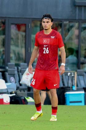 FORT LAUDERDALE, FL - JUNE 06: Turkey forward Can Uzun (26) looks on during the International Friendly, Länderspiel, Nationalmannschaft game between Turkey and Venezuela at Inter Miami CF Stadium on June 6, 2026 in Fort Lauderdale,Florida.(Photo by Chris Arjoon Icon Sportswire) SOCCER: JUN 06 Turkey vs Venezuela EDITORIAL USE ONLY Icon2606060010049