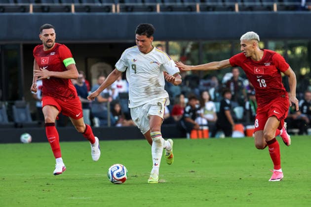 FORT LAUDERDALE, FL - JUNE 06: Venezuela forward Alejandro MarquÃ s (9), Turkey defender Merih Demiral (3) and Turkey defender Mert Müldür (18) battle for the ball during the International Friendly, Länderspiel, Nationalmannschaft game between Turkey and Venezuela at Inter Miami CF Stadium on June 6, 2026 in Fort Lauderdale,Florida.(Photo by Chris Arjoon Icon Sportswire) SOCCER: JUN 06 Turkey vs Venezuela EDITORIAL USE ONLY Icon2606060010053
