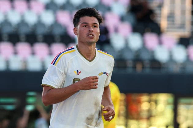 FORT LAUDERDALE, FL - JUNE 06: Venezuela forward Alejandro MarquÃ s (9) looks on during the International Friendly, Länderspiel, Nationalmannschaft game between Turkey and Venezuela at Inter Miami CF Stadium on June 6, 2026 in Fort Lauderdale,Florida.(Photo by Chris Arjoon Icon Sportswire) SOCCER: JUN 06 Turkey vs Venezuela EDITORIAL USE ONLY Icon2606060010056